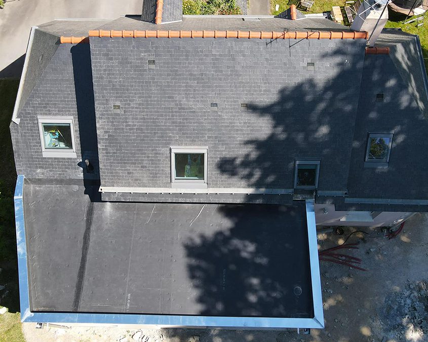 Extension en toit terrasse avec membrane EPDM - Couvertine en zinc naturel