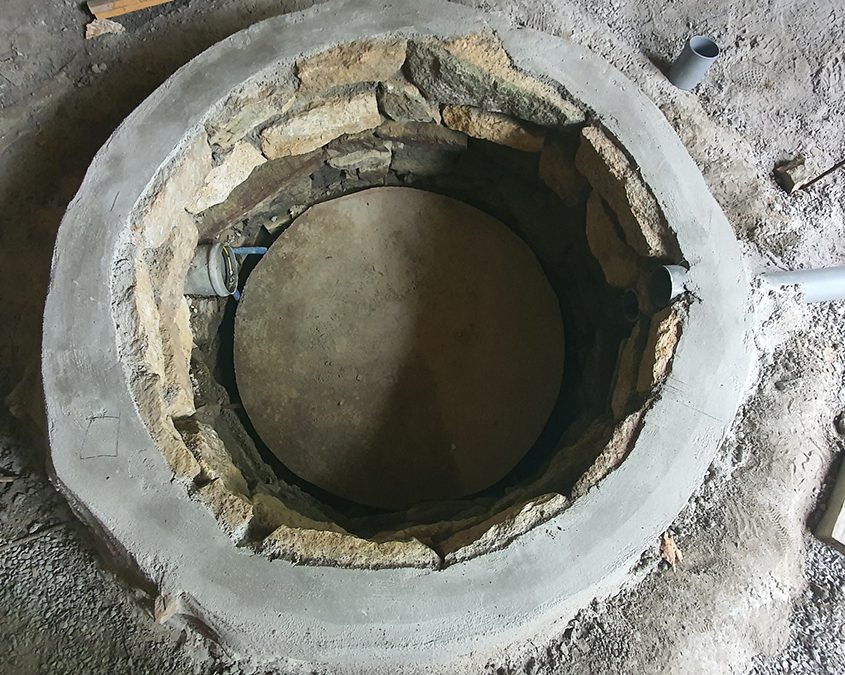 Réhabilitation d'un puits intérieur, remontage en pierre, mise en place d'un trop plein et d'une ventilation